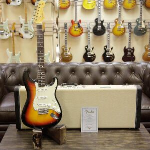 2008 Fender Custom Shop 1963 Stratocaster Relic Rosewood Fingerboard 3 Tone Sunburst - Image 7