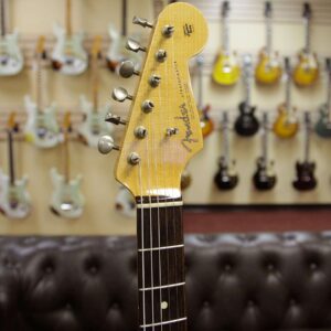 2008 Fender Custom Shop 1963 Stratocaster Relic Rosewood Fingerboard 3 Tone Sunburst - Image 5