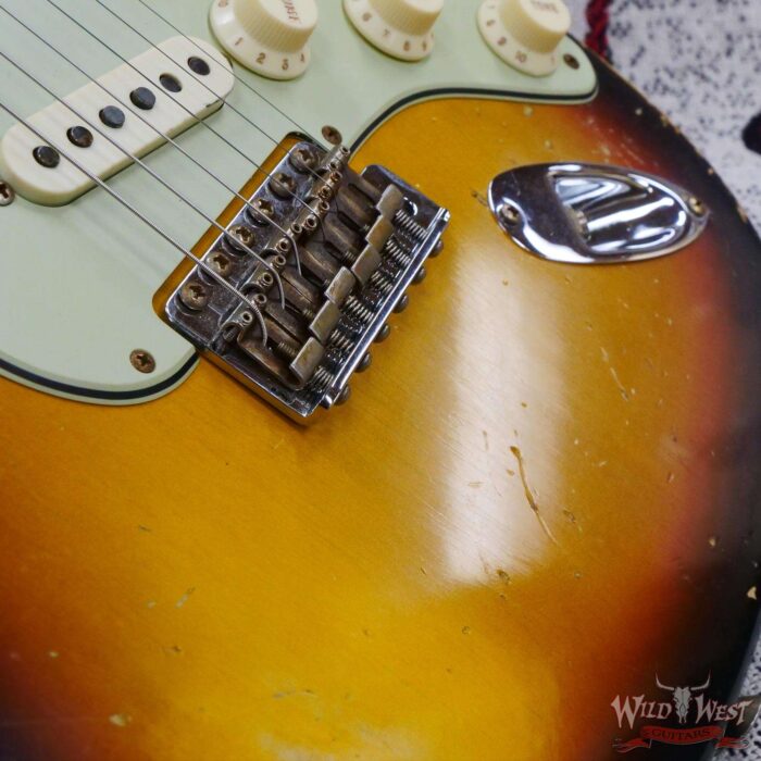 Fender Custom Shop 1961 Stratocaster Heavy Relic Super Faded Aged 3 Tone Sunburst - Image 9