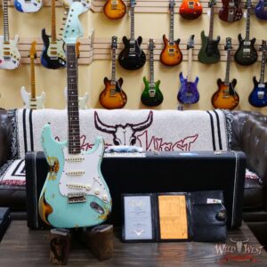 Fender Custom Shop Limited 1967 Stratocaster Hand-Wouund Heavy Relic Surf Green over 3 Tone Sunburst - Image 6