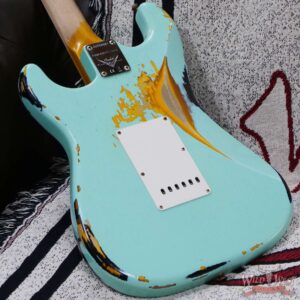 Fender Custom Shop Limited 1967 Stratocaster Hand-Wouund Heavy Relic Surf Green over 3 Tone Sunburst - Image 12