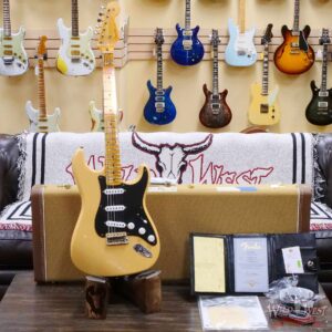 Fender Custom Shop Limited Edition 70th Anniversary 1954 Stratocaster Journeyman Relic Nocaster Blonde with Black Pickguard 7.50 LBS - Image 6