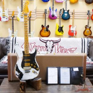 Fender Custom Shop Wild West White Lightning Stratocaster HSS Floyd Rose Maple Fingerboard Black Pickguard Heavy Relic Olympic White over Black - Image 6