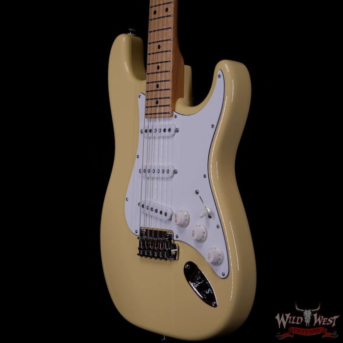 Suhr Classic S SSS Quater-Sawn Maple Neck Vintage Yellow - Image 2
