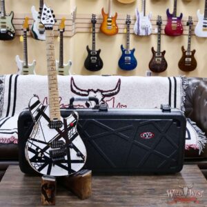 EVH Custom Shop USA Special Edition Wolfgang EVH Stripes White/Black Relic 8.50 lbs - Image 6