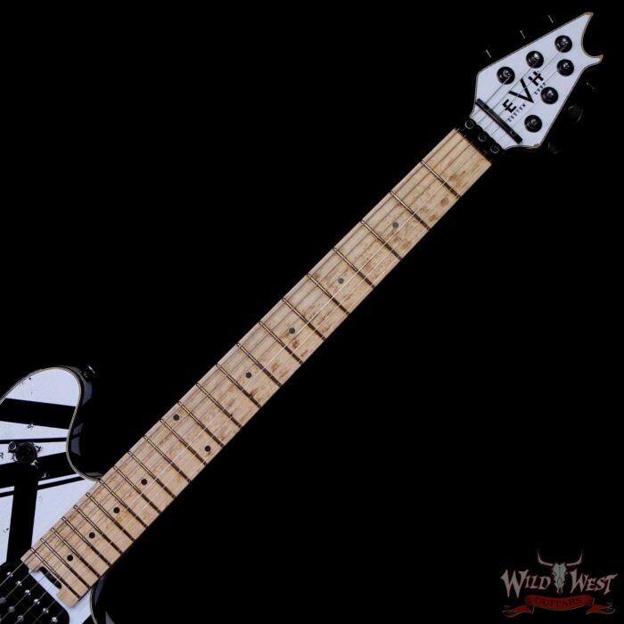 EVH Custom Shop USA Special Edition Wolfgang EVH Stripes White/Black Relic 8.50 lbs - Image 4
